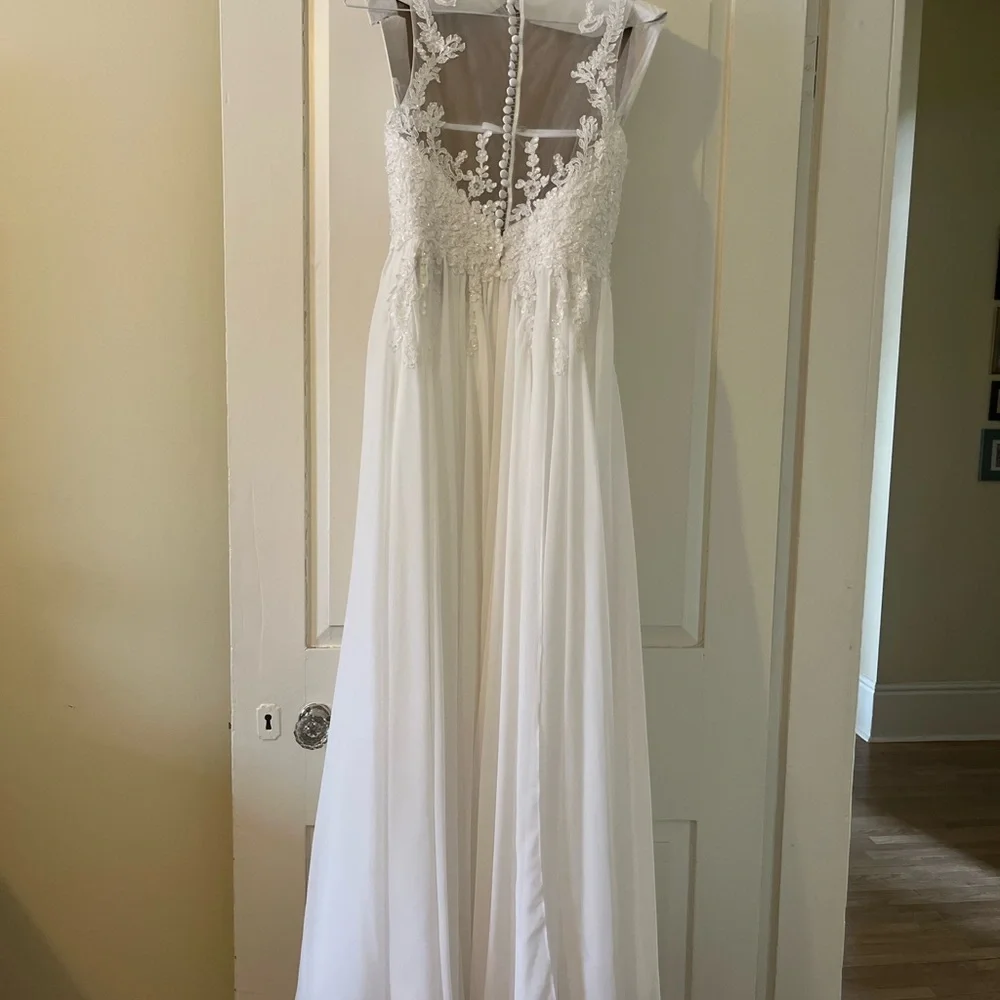 Mon Cheri - Ivory Lace Appliqué A-Line Wedding Dress - Picture 1 of 7